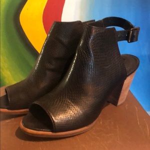 UGG AUSTRALIA Women's Audrey Leather heel